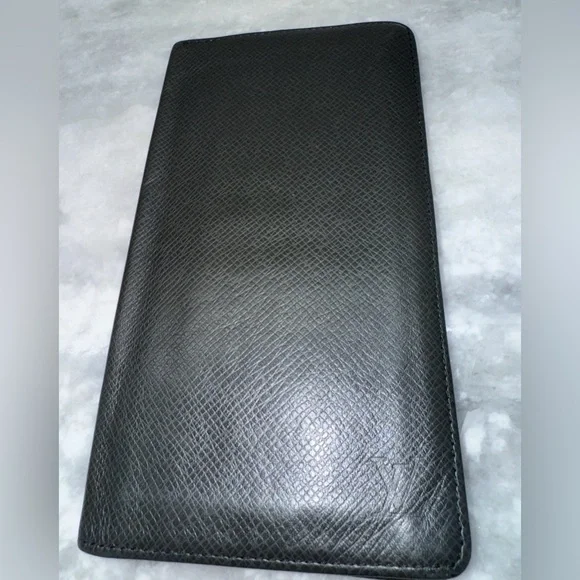 Louis Vuitton Taiga Leather Long Wallet – LV Authentic Vintage - Picture 1 of 10
